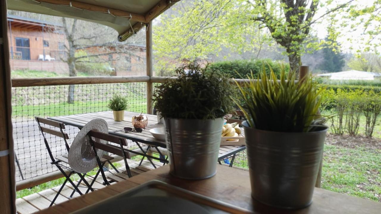 Camping Les Vernieres La Bourboule Sancy 外观 照片